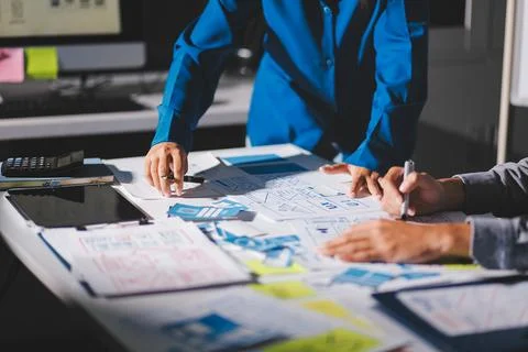 Team of Program Developer Collaborating on UXUI Design Planning in a Modern.. Foto stock
