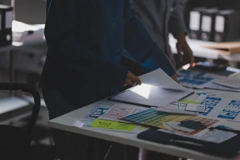 Team of Program Developer Collaborating on UXUI Design Planning in a Modern.. Foto stock