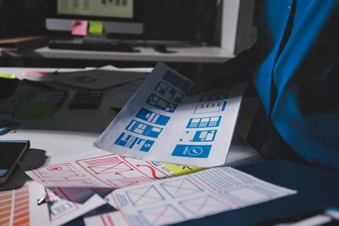 Team of Program Developer Collaborating on UXUI Design Planning in a Modern.. Foto stock