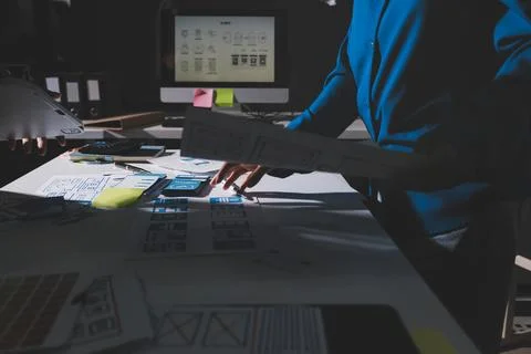 Team of Program Developer Collaborating on UXUI Design Planning in a Modern.. Foto stock