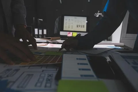 Team of Program Developer Collaborating on UXUI Design Planning in a Modern.. Foto stock