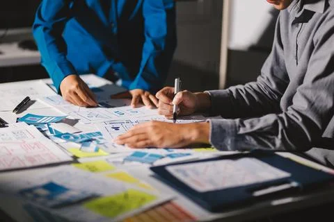 Team of Program Developer Collaborating on UXUI Design Planning in a Modern.. Foto stock
