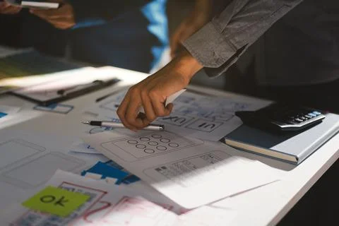 Team of Program Developer Collaborating on UXUI Design Planning in a Modern.. Foto stock