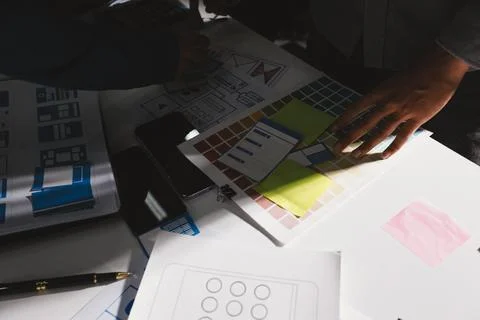 Team of Program Developer Collaborating on UXUI Design Planning in a Modern.. Foto stock