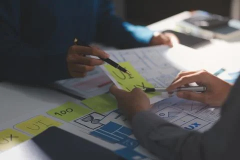 Team of Program Developer Collaborating on UXUI Design Planning in a Modern.. Foto stock