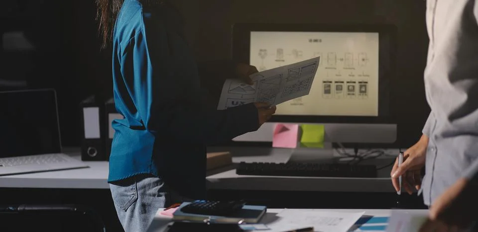 Team of Program Developer Collaborating on UXUI Design Planning in a Modern.. Foto stock