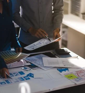 Team of Program Developer Collaborating on UXUI Design Planning in a Modern.. Foto stock