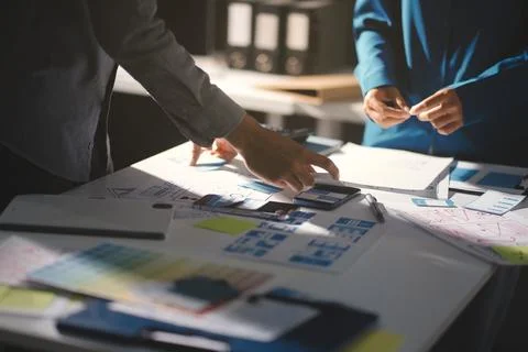 Team of Program Developer Collaborating on UXUI Design Planning in a Modern.. Foto stock