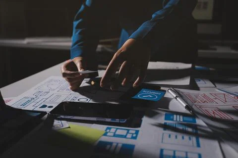 Team of Program Developer Collaborating on UXUI Design Planning in a Modern.. Foto stock