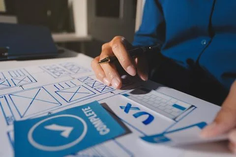 Team of Program Developer Collaborating on UXUI Design Planning in a Modern.. Foto stock