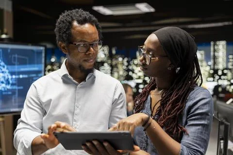 Team of programmers doing brainstorming, utilizing AI to optimize performance Stockfoto's