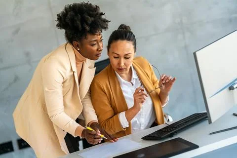 Team of programmers writing digital code in the metaverse and working toget.. Foto stock