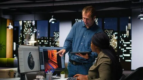 Team of skilled engineers creating Mars based virtual station using turbine Foto stock