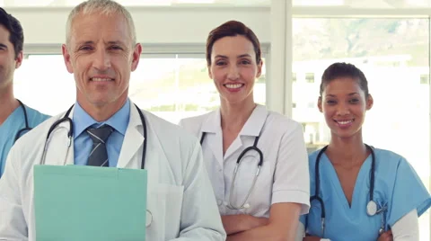 Team of smiling doctors looking at camera Vidéo 51786983