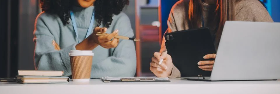 Team of software developers working on big project late at night in neon li.. 库存照片