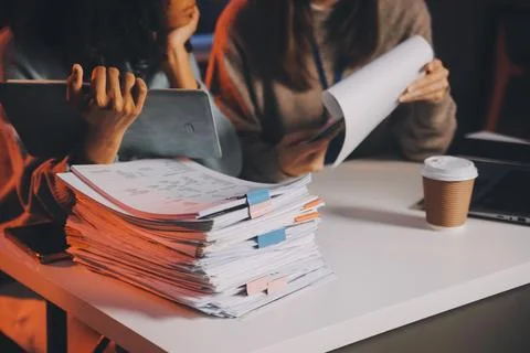 Team of software developers working on big project late at night in neon li.. 库存照片