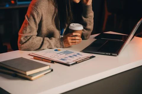 Team of software developers working on big project late at night in neon li.. 库存照片