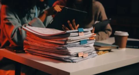 Team of software developers working on big project late at night in neon li.. 库存照片