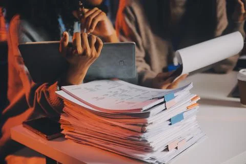 Team of software developers working on big project late at night in neon li.. 库存照片