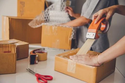 Team staff packed in brown boxes to deliver to customers Stockfoto's