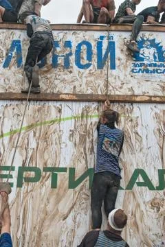 Team storms big wall in extrim race. Tyumen.Russia Stock Photos