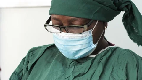 Team of surgeons in operating theater performing operation on a patient . Видео 156018497