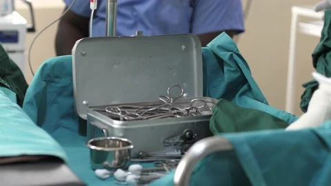 Team of surgeons in operating theater performing operation on a patient . Видео 156117120