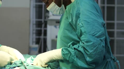 Team of surgeons in operating theater performing operation on a patient . Видео 156122013