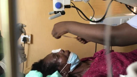 Team of surgeons in operating theater performing operation on a patient . Видео 165449556