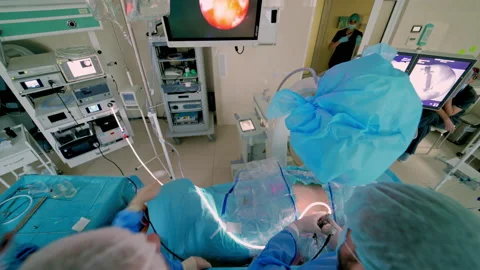 Team of surgeons performing operation in bright modern surgery room. Video stock 143286235