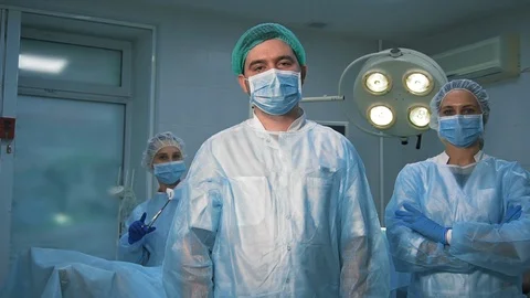 The team of surgeons at work in the operating room. Stockbeeldmateriaal 113629602