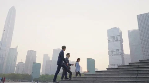 Team of three asian office workers ascending steps outdoors Vídeo Stock 158165106