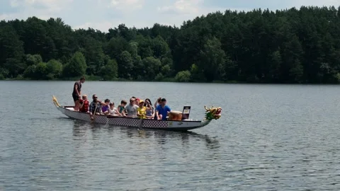 Team training coaching teaching workout for competition rowing dragon boat Video stock 248619799