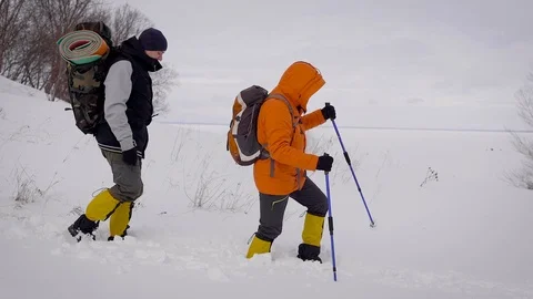 A team of two men go on an expedition. Difficult conditions of the north, each Video stock 106581832