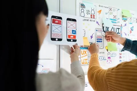 Team of UI UX web designer are working together to develop mobile responsive 库存照片