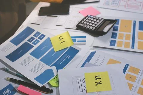 Team of UI UX web designer are working together to develop mobile responsiv.. Stockfoto's
