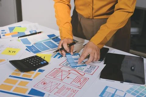 Team of UI UX web designer are working together to develop mobile responsiv.. Stockfoto's