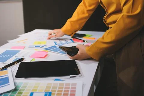 Team of UI UX web designer are working together to develop mobile responsiv.. 스톡 사진