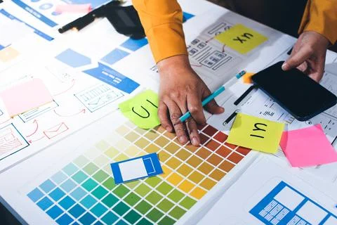 Team of UI UX web designer are working together to develop mobile responsiv.. Stockfoto's