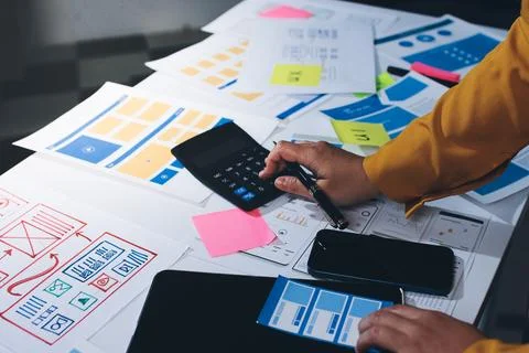 Team of UI UX web designer are working together to develop mobile responsiv.. Stockfoto's