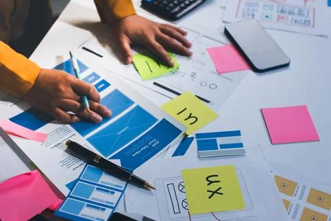 Team of UI UX web designer are working together to develop mobile responsiv.. Stockfoto's