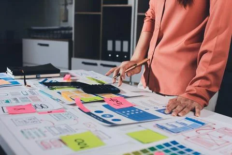 Team of UI UX web designer are working together to develop mobile responsiv.. Foto stock