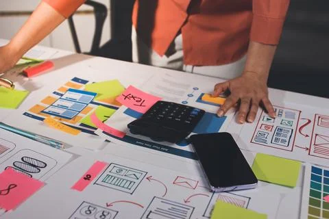 Team of UI UX web designer are working together to develop mobile responsiv.. 库存照片