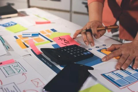 Team of UI UX web designer are working together to develop mobile responsiv.. Foto stock