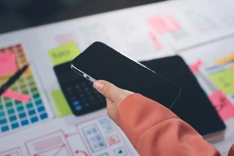 Team of UI UX web designer are working together to develop mobile responsiv.. 스톡 사진