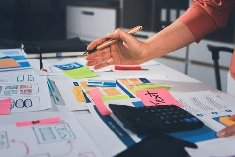 Team of UI UX web designer are working together to develop mobile responsiv.. 스톡 사진