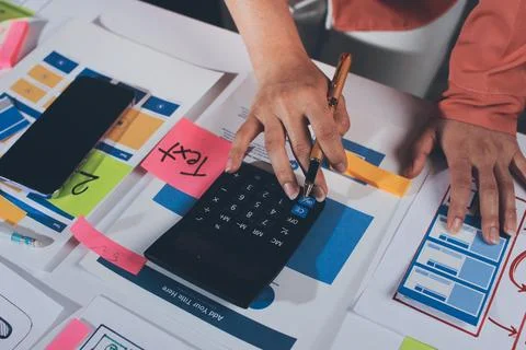 Team of UI UX web designer are working together to develop mobile responsiv.. 스톡 사진