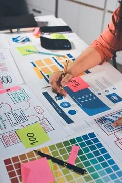 Team of UI UX web designer are working together to develop mobile responsiv.. 스톡 사진