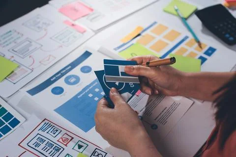 Team of UI UX web designer are working together to develop mobile responsiv.. 스톡 사진