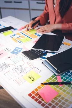 Team of UI UX web designer are working together to develop mobile responsiv.. 스톡 사진